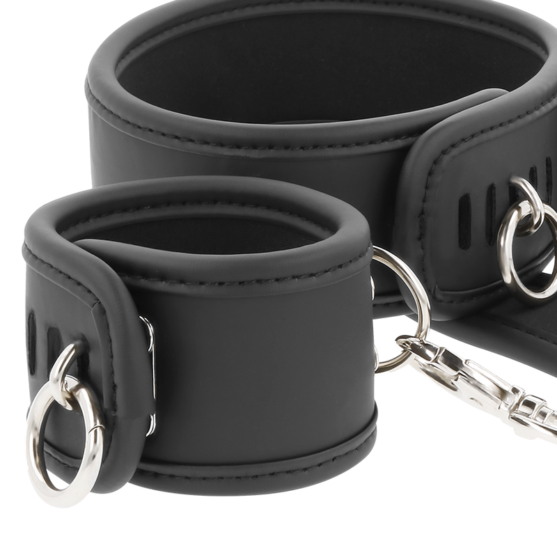 FETISH SUBMISSIVE - Vegan Leather Necklace and Handcuffs with Neoprene (1)