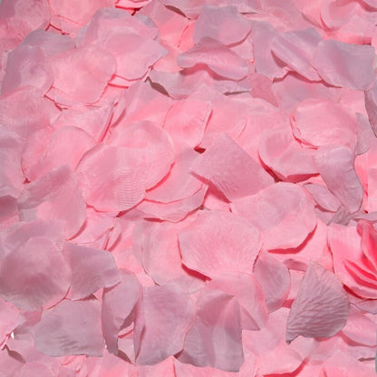 Spicy Devil decorative rose petals scattered